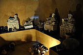 Volterra. La grandiosa serie di urne cinerarie del Museo Etrusco Guarnacci. 